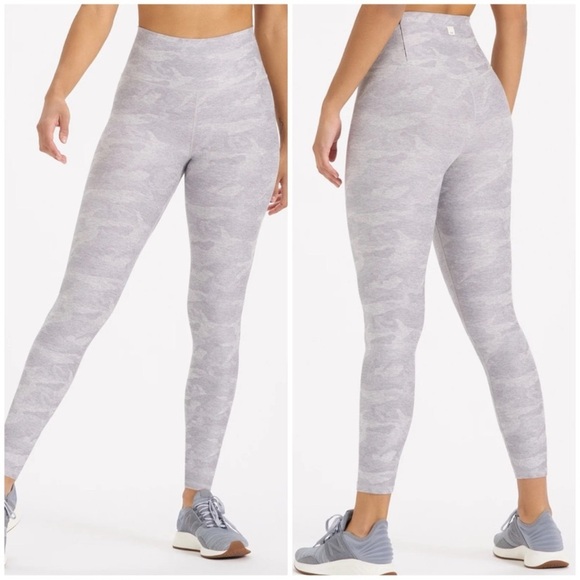 Vuori Pants - Vuori Clean Elevation Legging in Pale Heather Camo size Medium